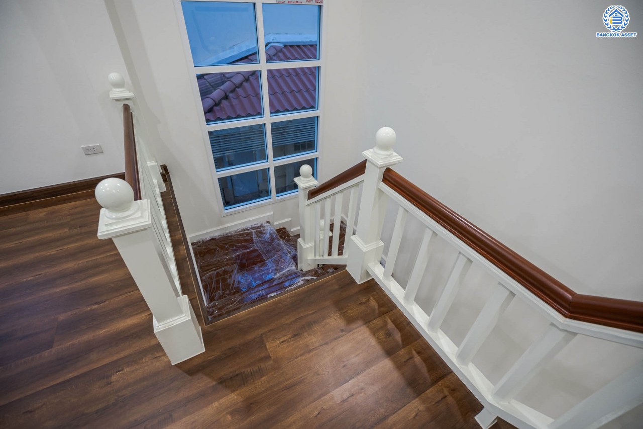 บ้านมือสองตกแต่งใหม่ แบรนด์ LH โครงการ ชัยพฤกษ์ วัดลาดปลาดุก ตอบโจทย์ทุกการอยู่อาศัย เนื้อที่ 60 ตร.ว. พื้นที่ใช้สอยมากถึง 198.96 ตร.ม. ฟังก์ชัน 3 ห้องนอน 3 ห้องน้ำ จอดรถได้ 2 คัน บนทำเลดีที่สุด! ใกล้เซ็นทรัลเวสต์เกต ทางด่วน "กาญจนาภิเษก" และรถไฟฟ้าสายสีม่วง "สถานีคลองบางไผ่"